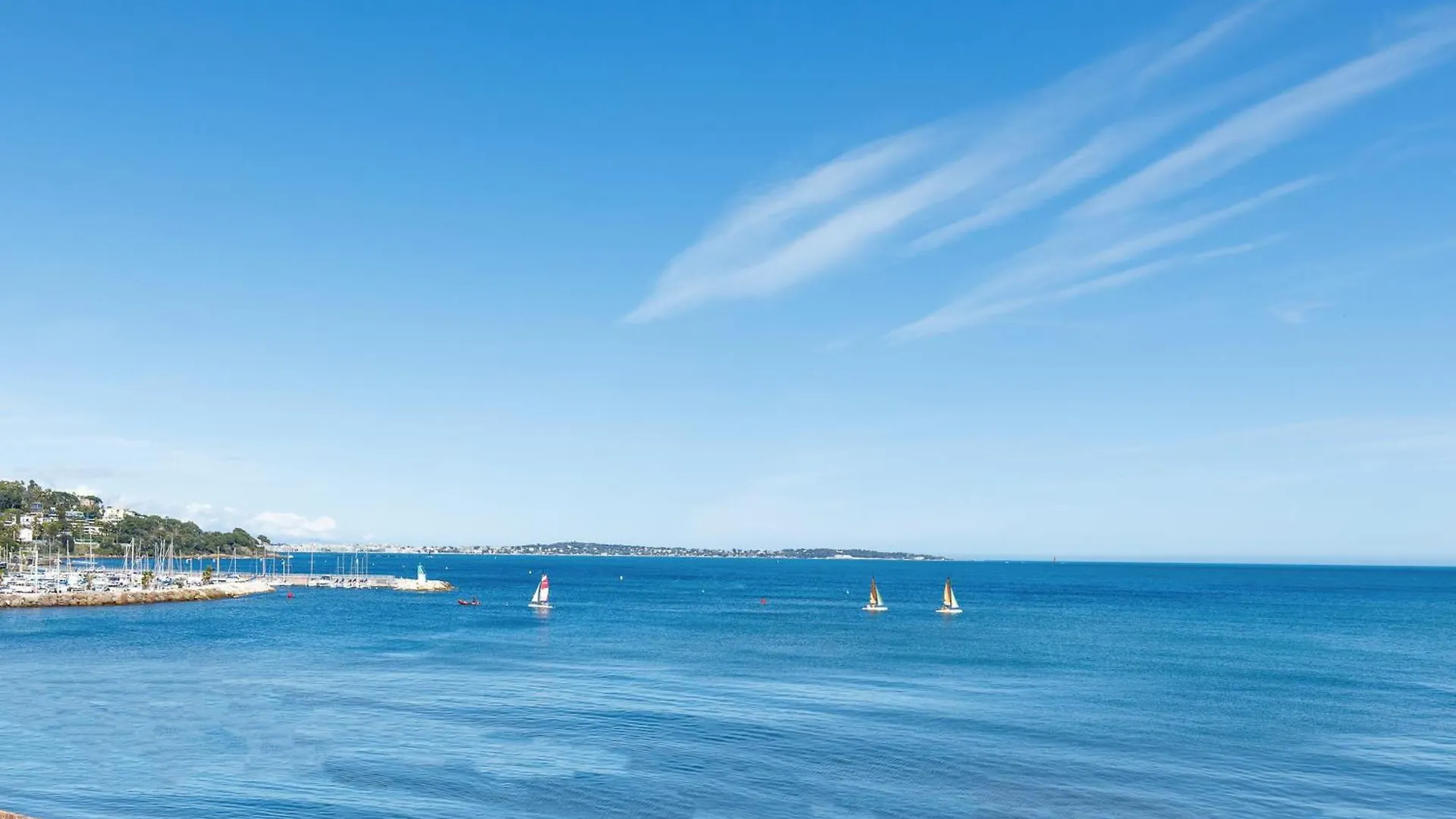 Elegant Appartement 120M² En Front De Mer A Cannes France
