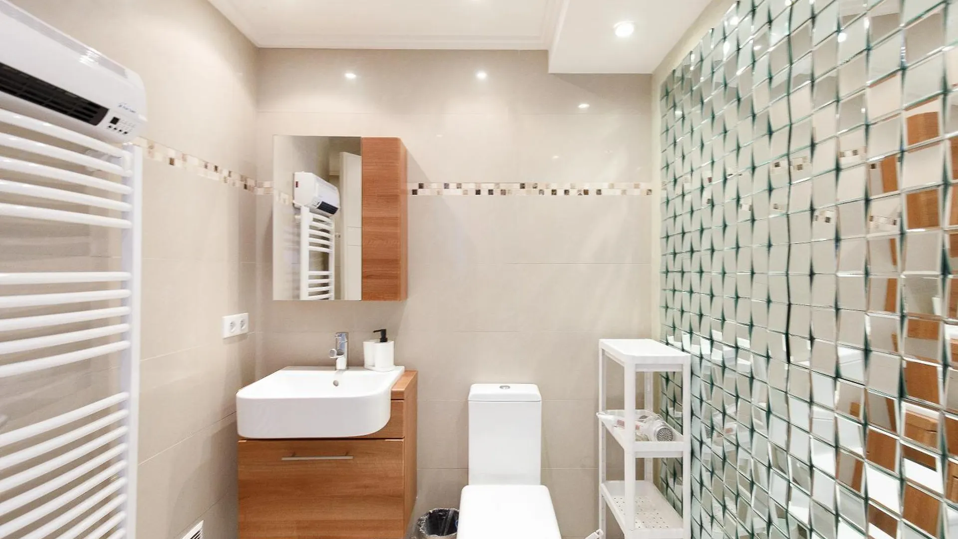 Elegant Appartement 120M² En Front De Mer A Cannes 0*,  France