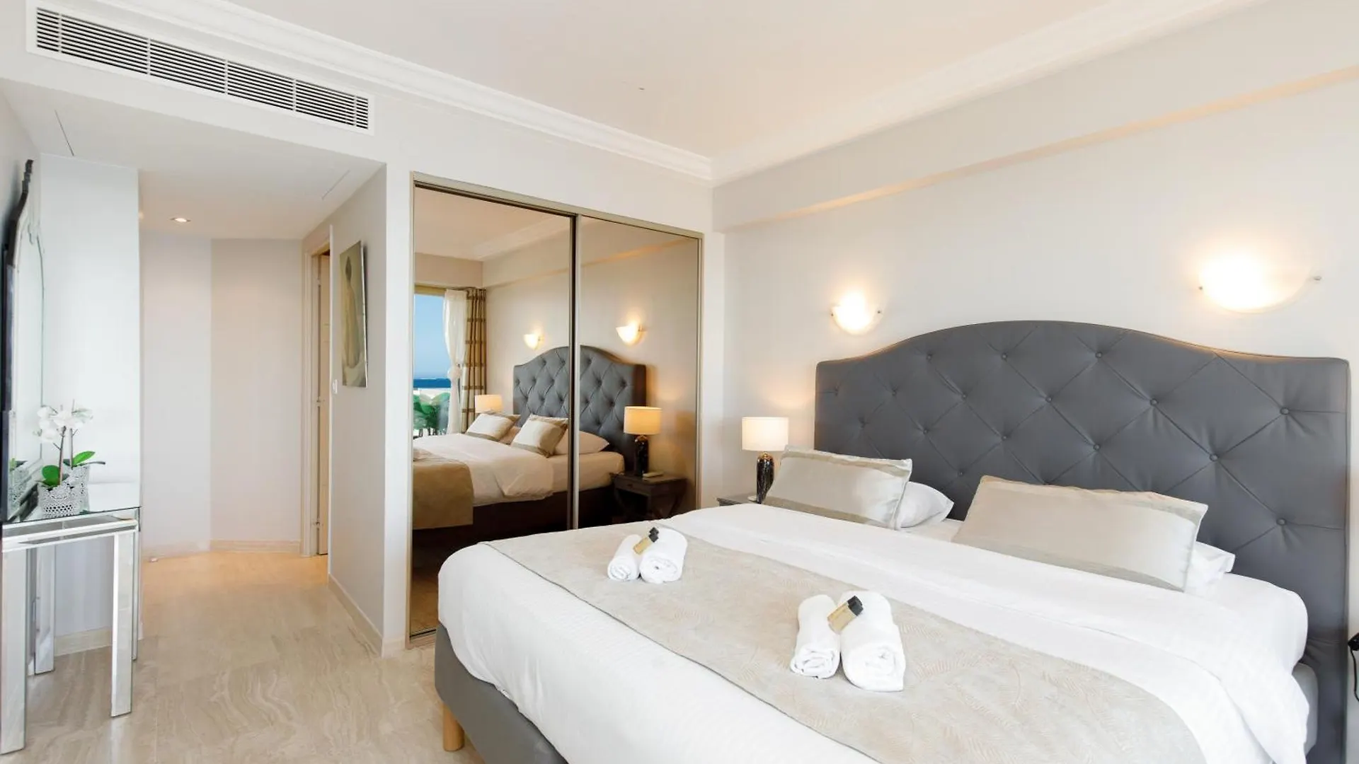 Elegant Appartement 120M² En Front De Mer A Cannes